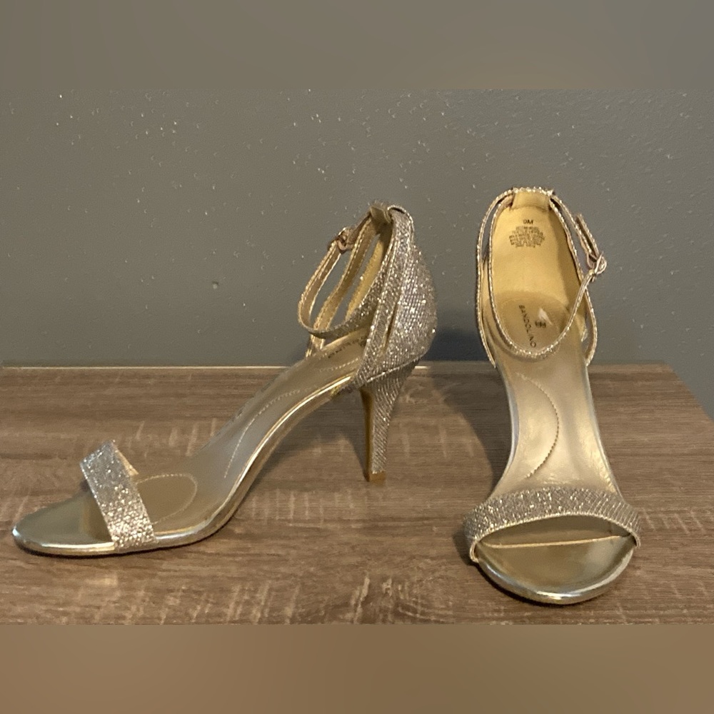 Bandolino heels  Sz 9 sparkling gold shoe
Brand